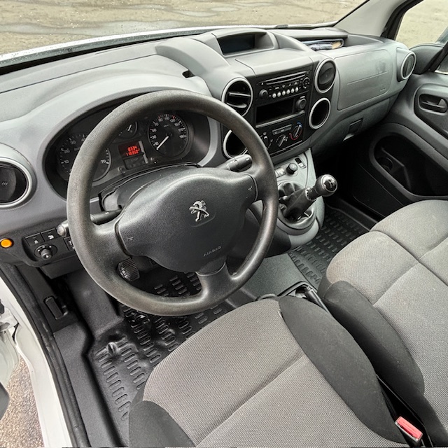 Peugeot Partner II 1.6 bluehdi 100 club avec girafon – Image 2