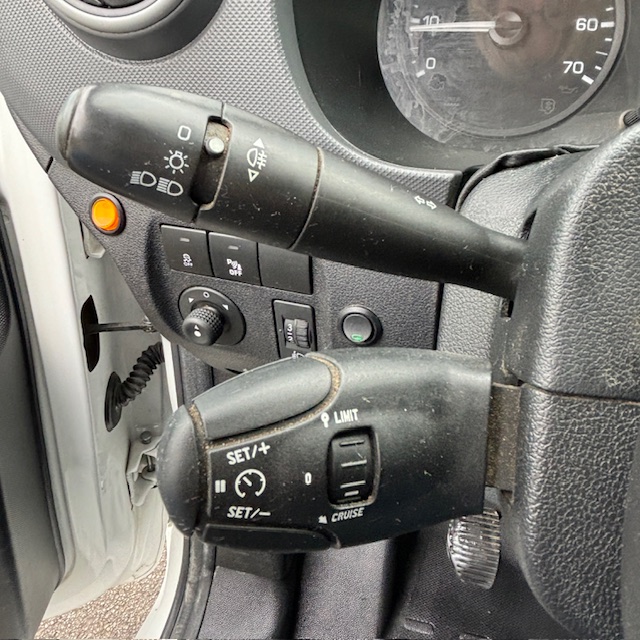 Peugeot Partner II 1.6 bluehdi 100 club avec girafon – Image 9