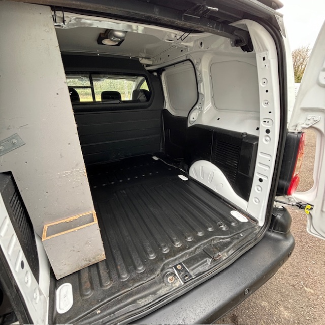 Peugeot Partner II 1.6 bluehdi 100 club avec girafon – Image 13