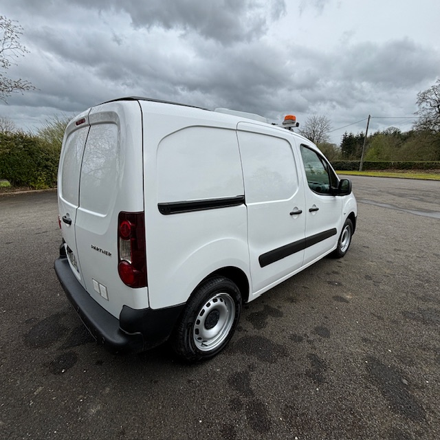 Peugeot Partner II 1.6 bluehdi 100 club avec girafon – Image 14