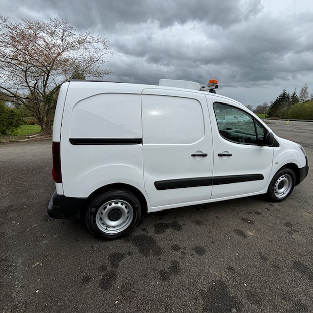 Peugeot Partner II 1.6 bluehdi 100 club avec girafon – Image 17