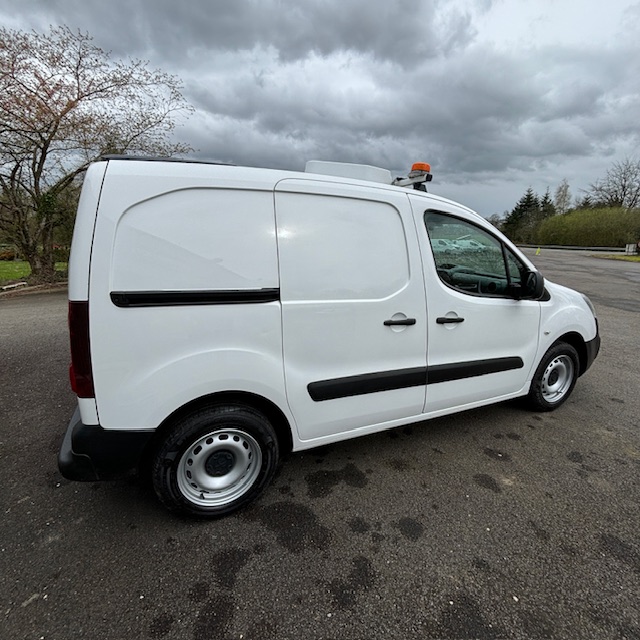 Peugeot Partner II 1.6 bluehdi 100 club avec girafon – Image 18