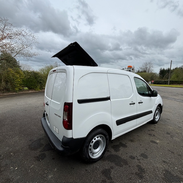 Peugeot Partner II 1.6 bluehdi 100 club avec girafon – Image 19