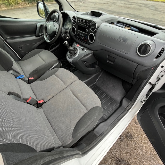 Peugeot Partner II 1.6 bluehdi 100 club avec girafon – Image 21